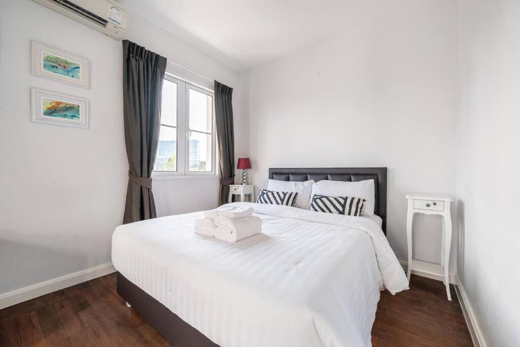 Miq_home901/asok Bts/resort Pool/12pax/1000mbwifi Bangkok