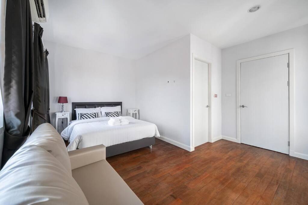 Miq_home901/asok Bts/resort Pool/12pax/1000mbwifi Villa Bangkok
