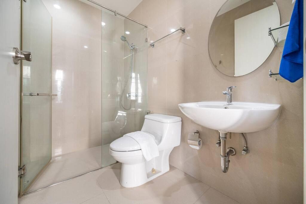 Villa Miq_home901/asok Bts/resort Pool/12pax/1000mbwifi Bangkok