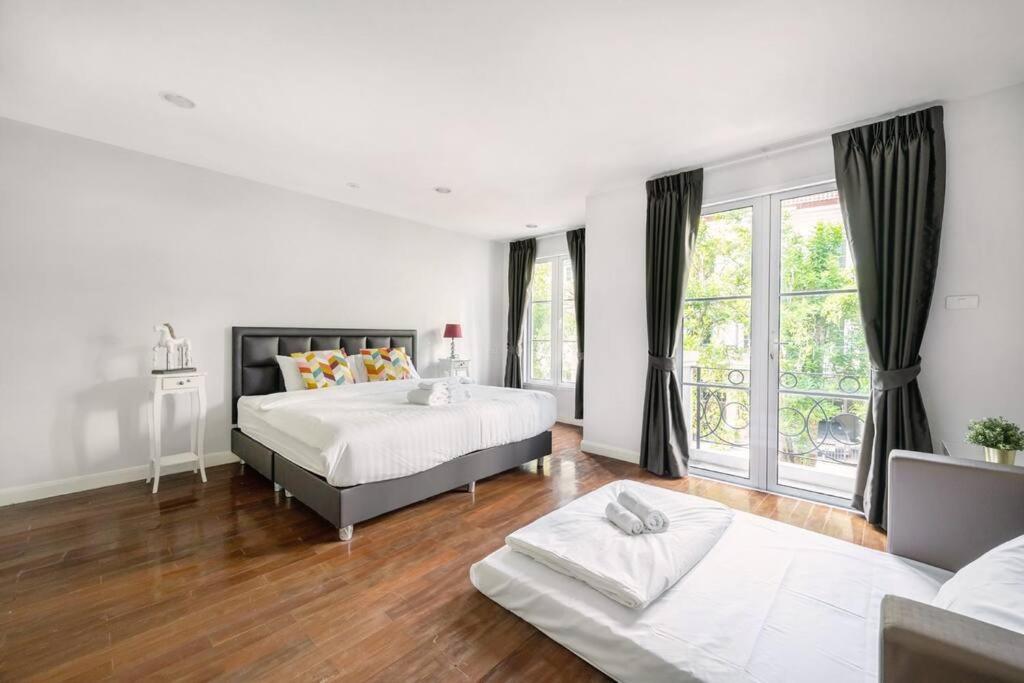 Miq_home901/asok Bts/resort Pool/12pax/1000mbwifi Villa Bangkok