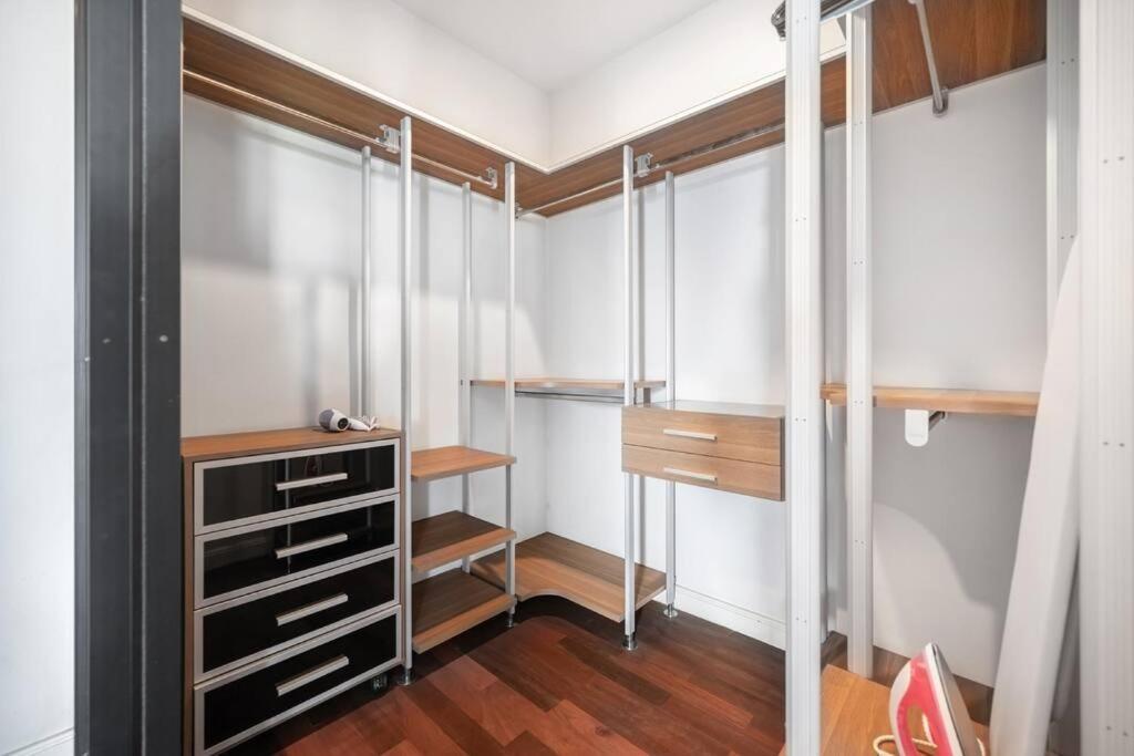Villa Miq_home901/asok Bts/resort Pool/12pax/1000mbwifi Bangkok