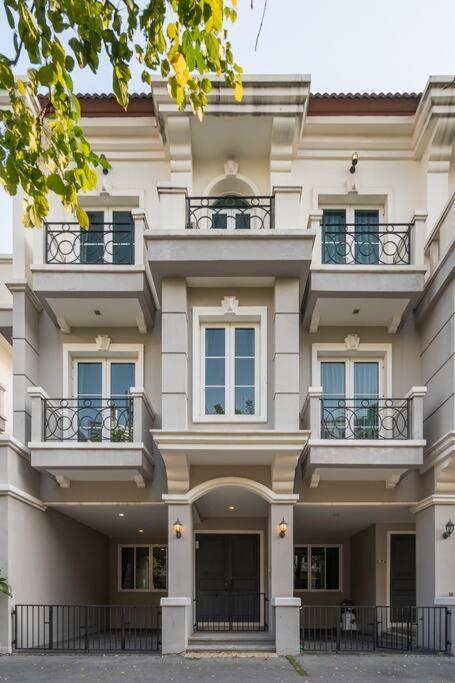 Villa Miq_home901/asok Bts/resort Pool/12pax/1000mbwifi