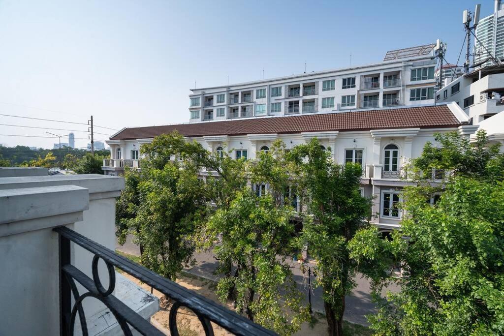 Miq_home901/asok Bts/resort Pool/12pax/1000mbwifi Bangkok