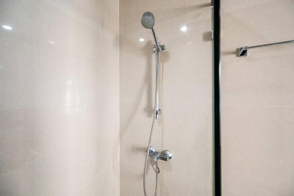 Miq_home901/asok Bts/resort Pool/12pax/1000mbwifi Bangkok