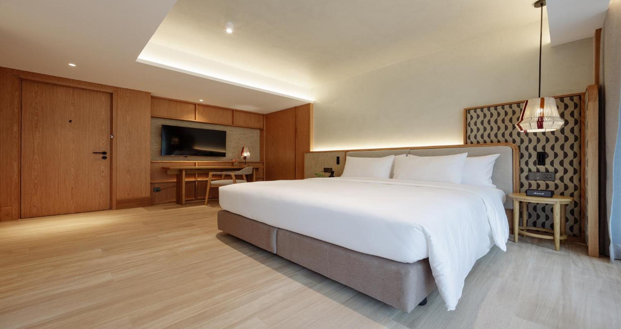 Ad Lib Hotel 4*