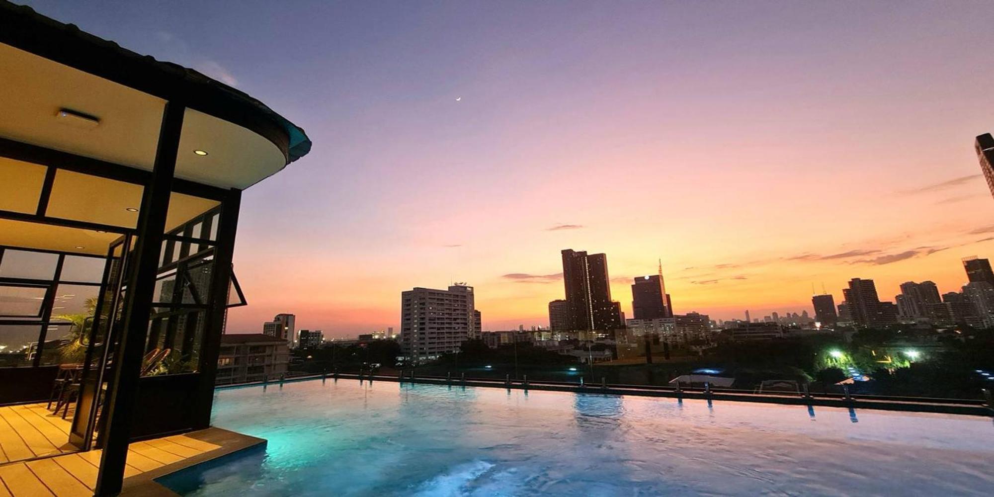 Khách sạn The Sacha Thonglor 4*