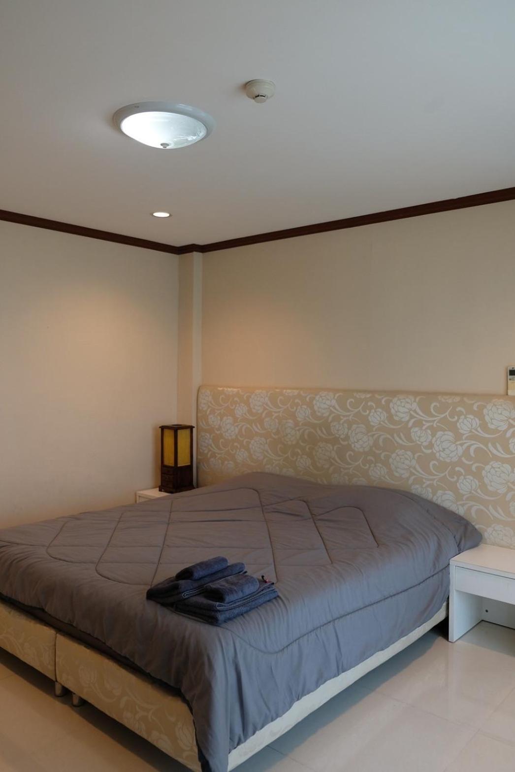 3 Bedrooms In Ekkamai,sukhumvit Apartemen *