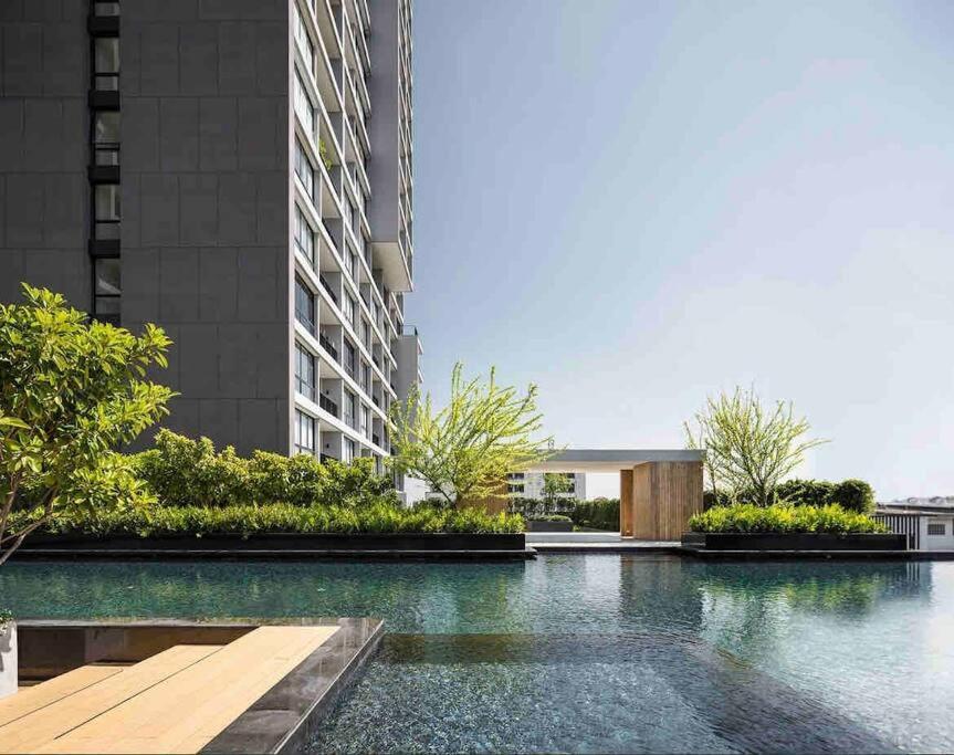 1 Bedroom Near Mrt & Bts Station. Apartment *