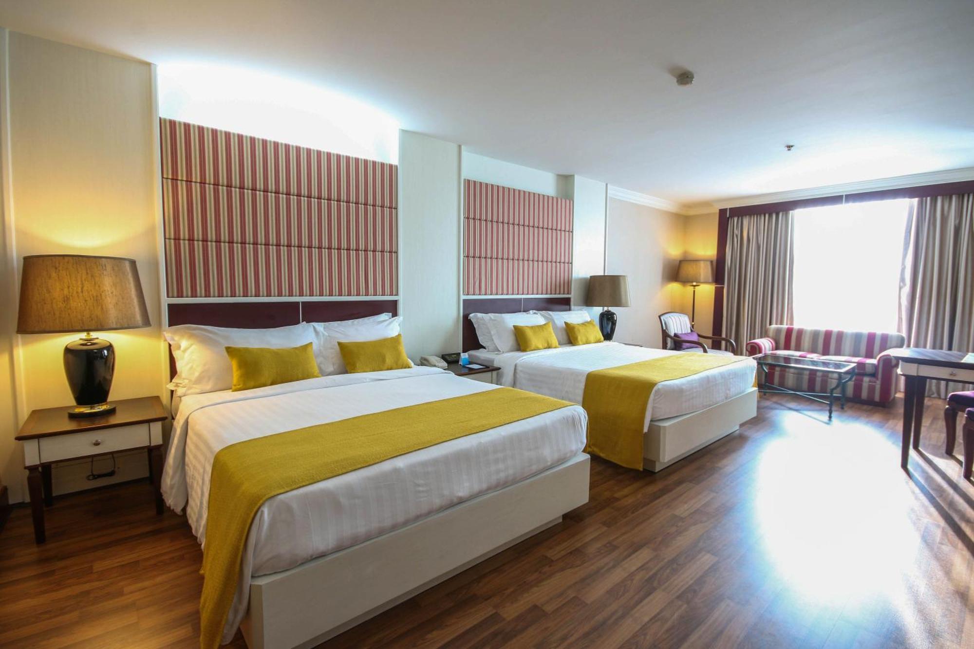 Golden Tulip Sovereign Hotel