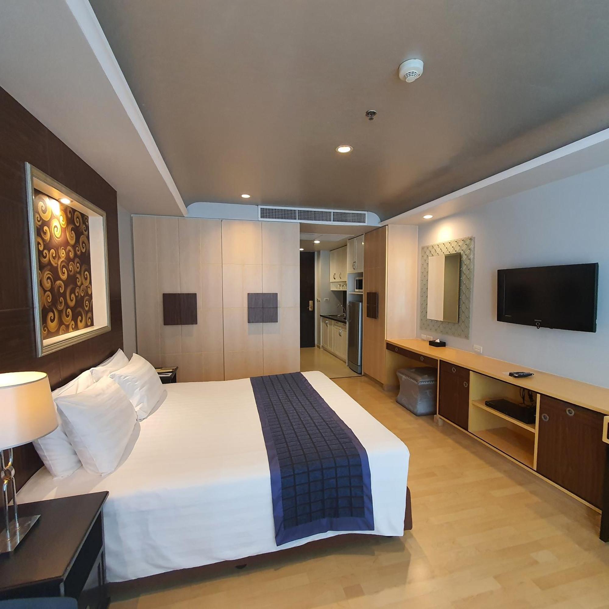 Admiral Premier Hotel 4*