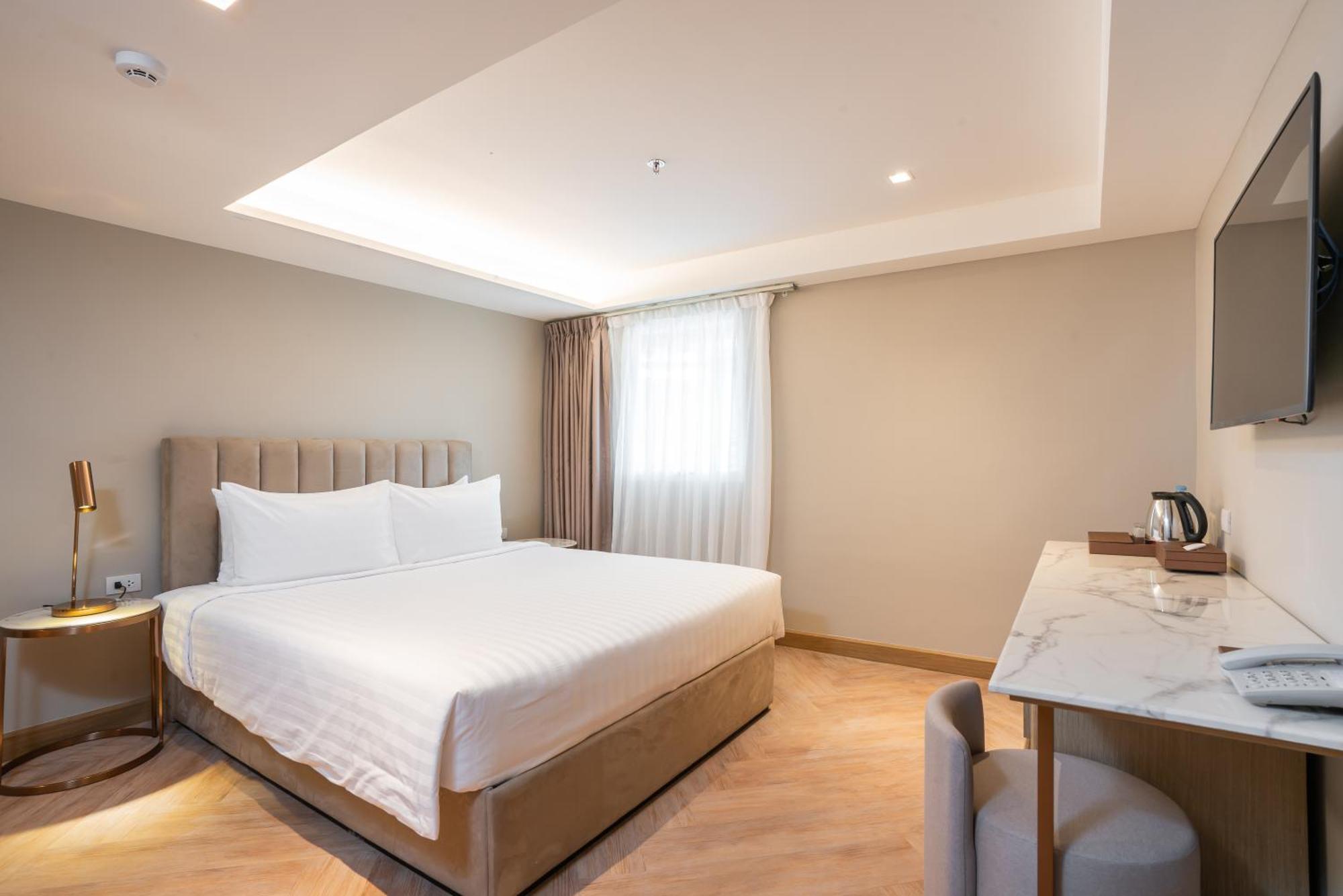 Away Riverside Kene Hotell