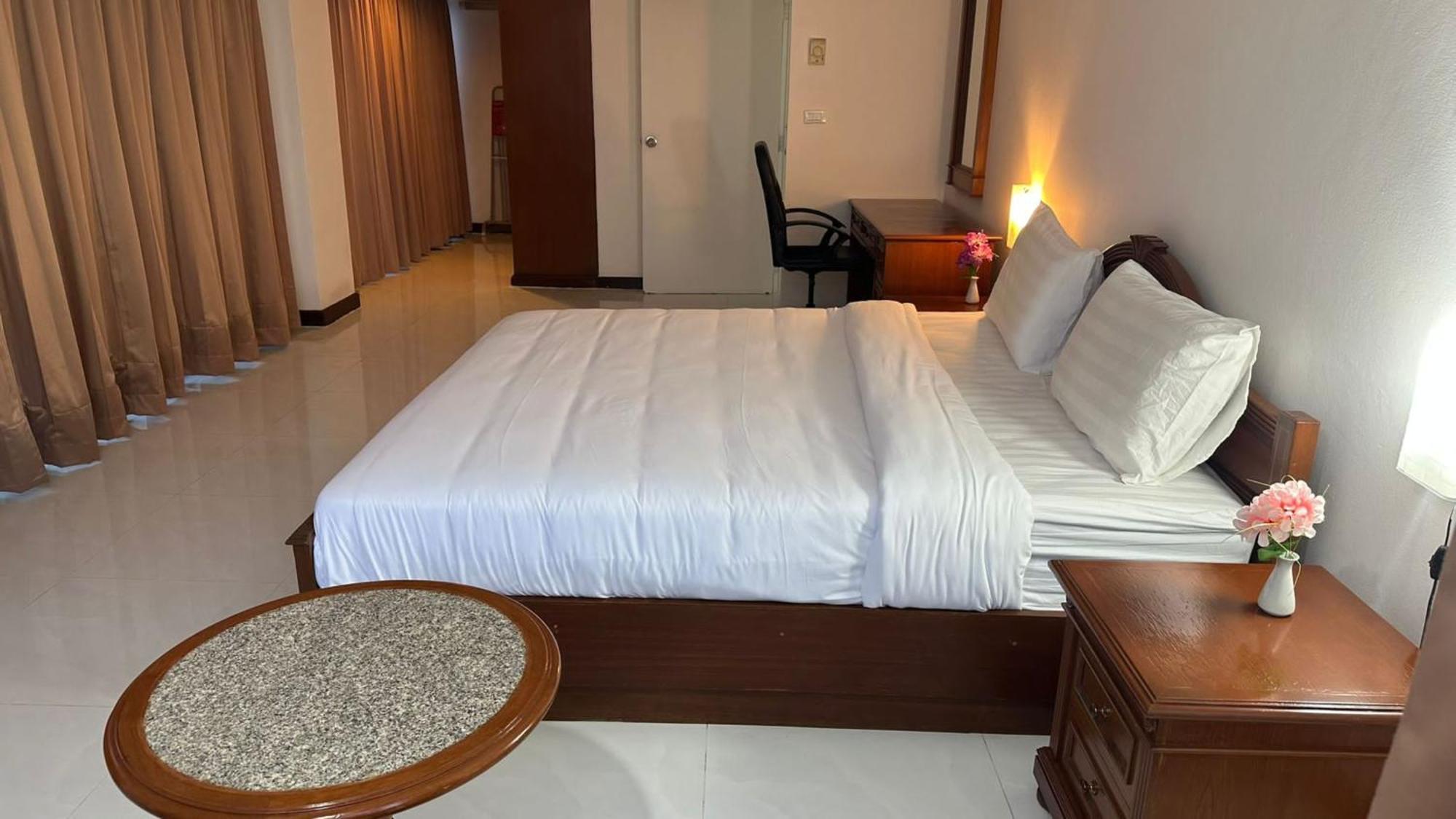 Omni Tower Sukhumvit Nana Direct