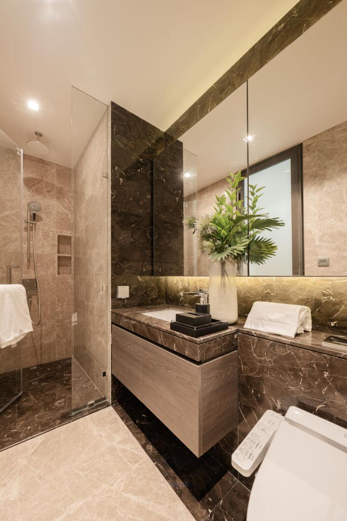 Căn hộ Ultra Luxury Large High Floor Nana Asok Bts Mrt *
