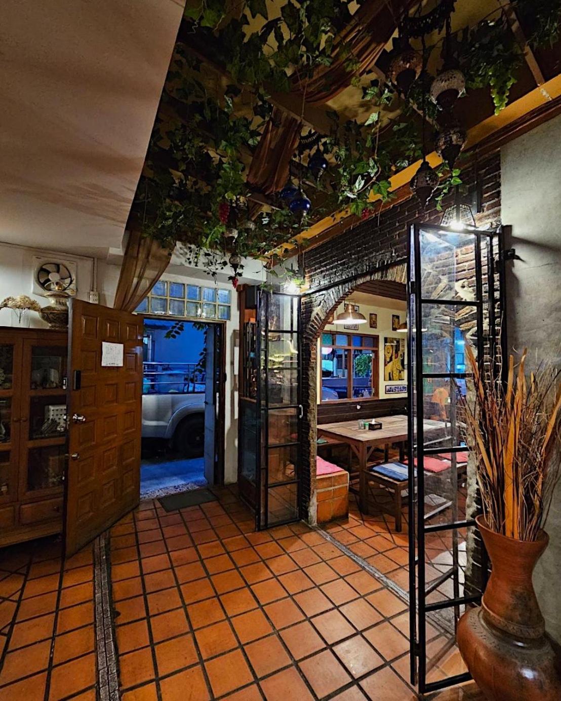 Baan Glang Soi Restaurant & Couette-café Bangkok