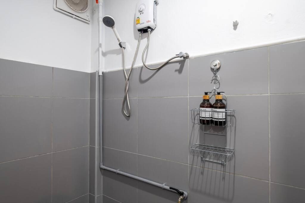 5-br With 6mins Walk To Mrt Rama 9 Appartement *