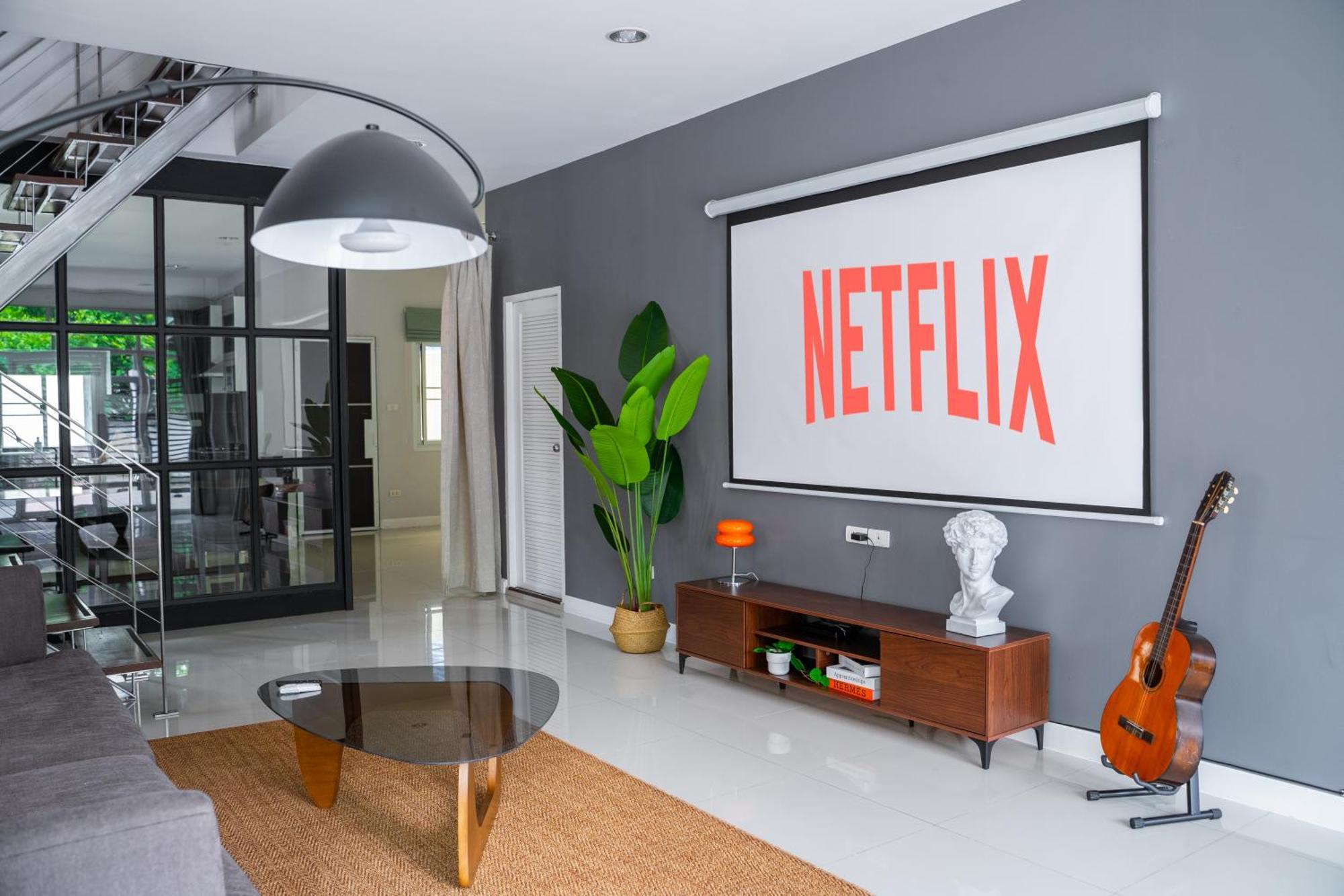 5 Star Spacious & Bright 4br House With Cinema Holiday home *