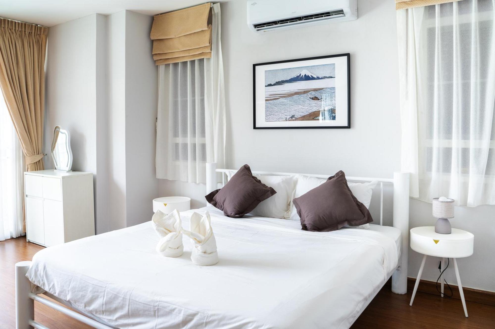 5 Star Spacious & Bright 4br House With Cinema * Bangkok