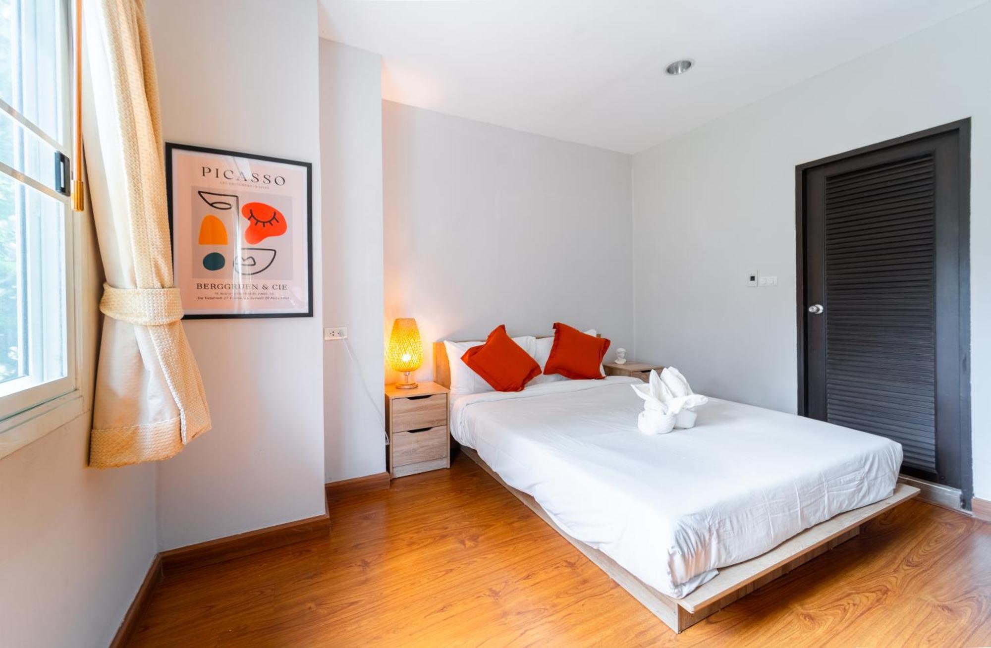 5 Star Spacious & Bright 4br House With Cinema Bangkok