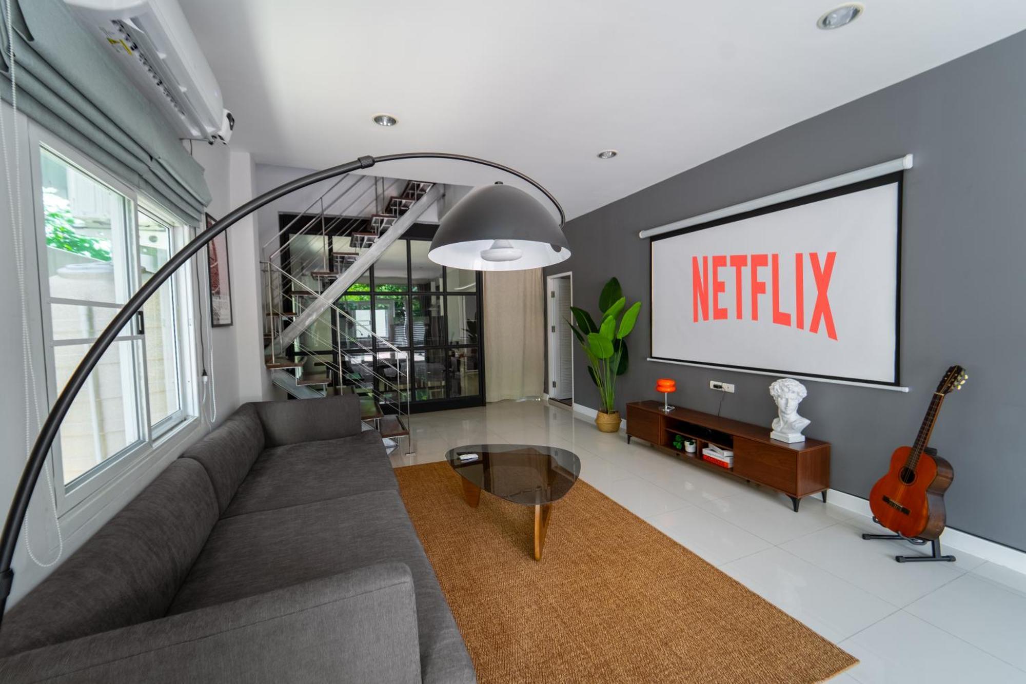 5 Star Spacious & Bright 4br House With Cinema