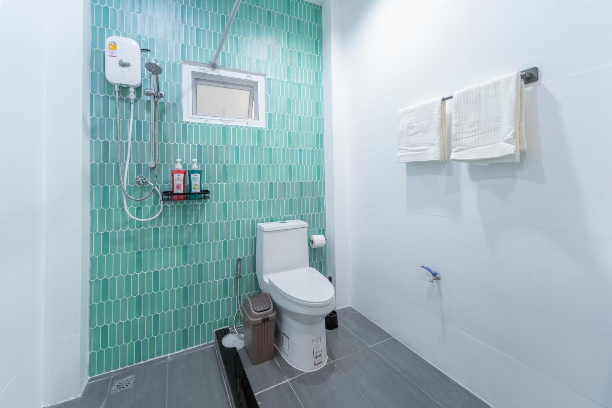 5 Star Spacious & Bright 4br House With Cinema Holiday home *