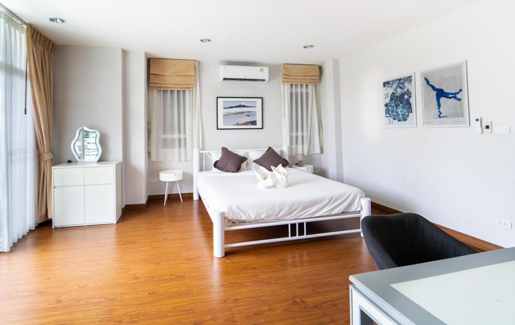 5 Star Spacious & Bright 4br House With Cinema Bangkok