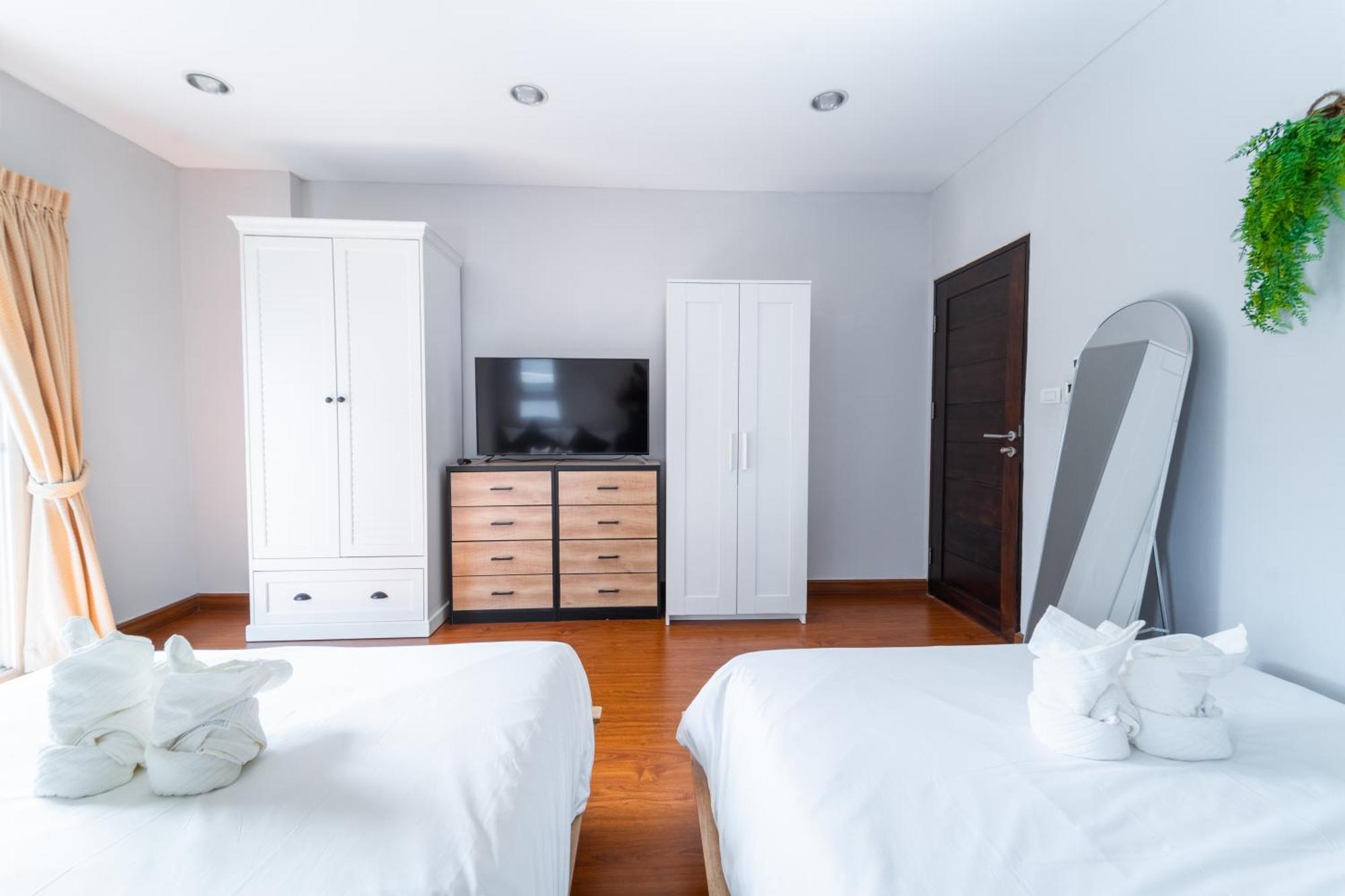 5 Star Spacious & Bright 4br House With Cinema * Bangkok