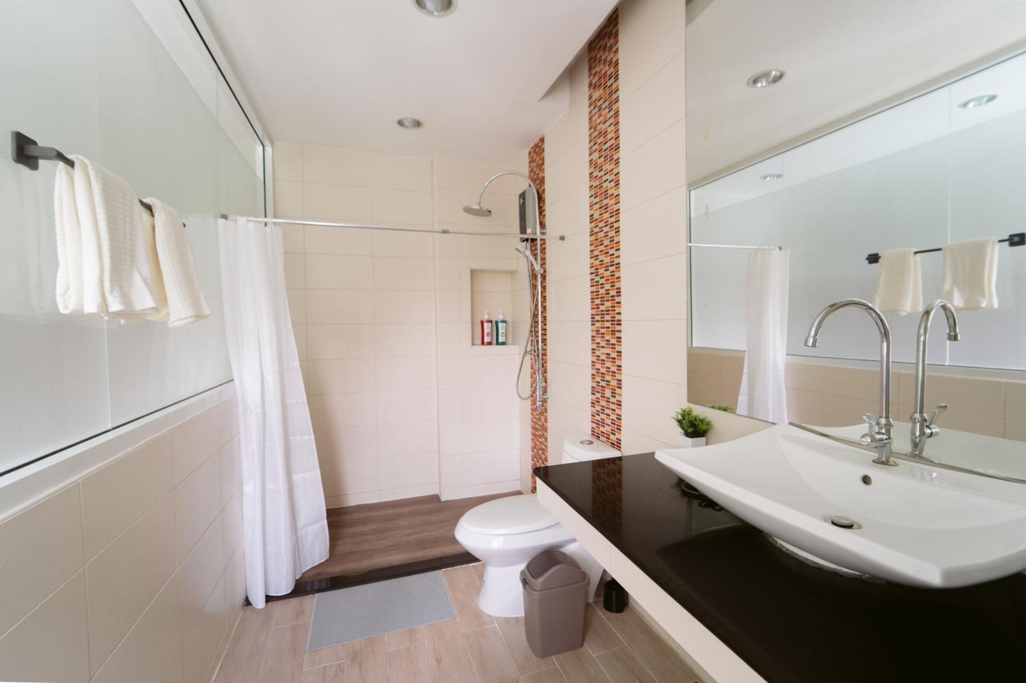 5 Star Spacious & Bright 4br House With Cinema Holiday home