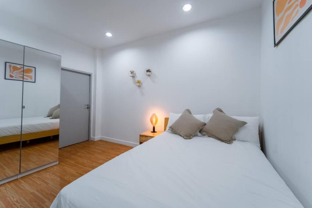 5 Star Spacious & Bright 4br House With Cinema