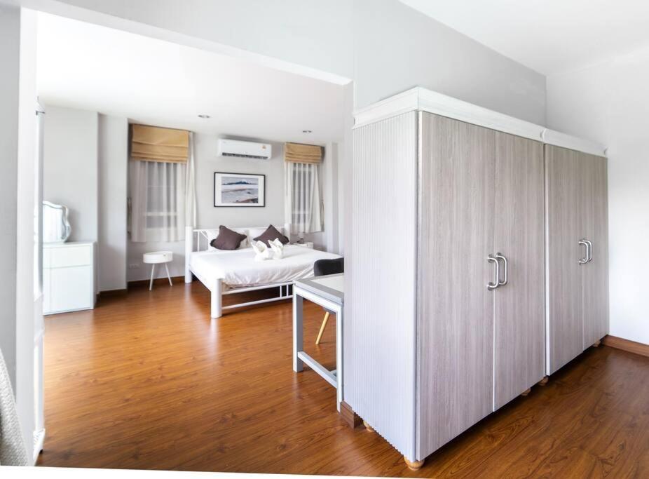 Holiday home 5 Star Spacious & Bright 4br House With Cinema Bangkok