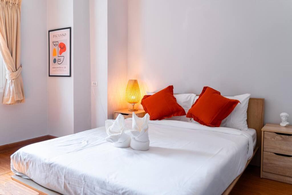 5 Star Spacious & Bright 4br House With Cinema Holiday home Bangkok