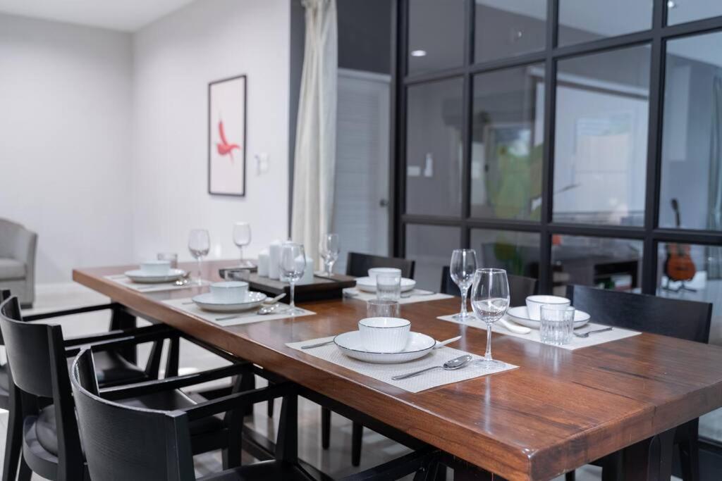 Holiday home 5 Star Spacious & Bright 4br House With Cinema Bangkok