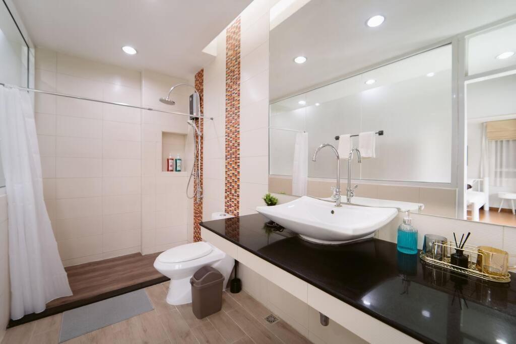 5 Star Spacious & Bright 4br House With Cinema *