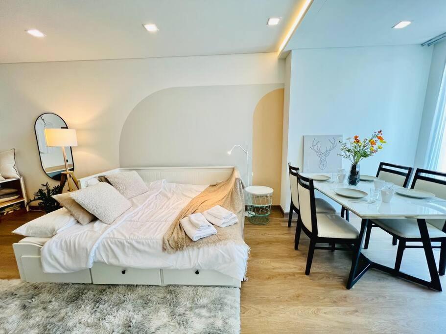 New Cozy 2bed 200m Bts Phrakhanong, 10min Thonglor Ekkamai Apartment