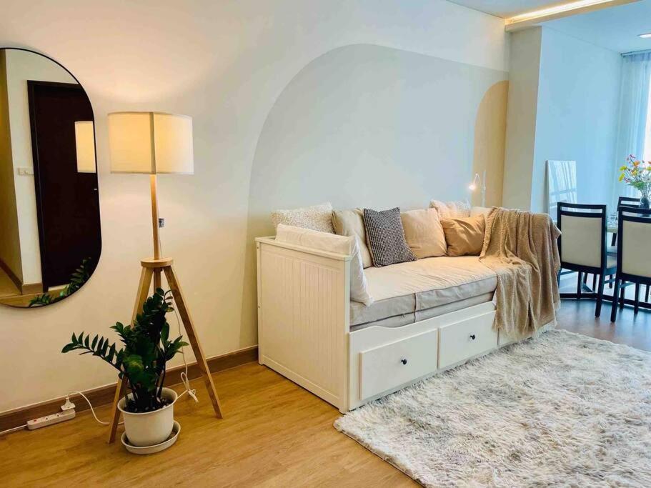 New Cozy 2bed 200m Bts Phrakhanong, 10min Thonglor Ekkamai Bangkok