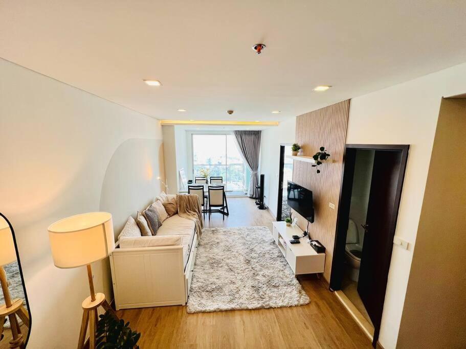 New Cozy 2bed 200m Bts Phrakhanong, 10min Thonglor Ekkamai Apartment *
