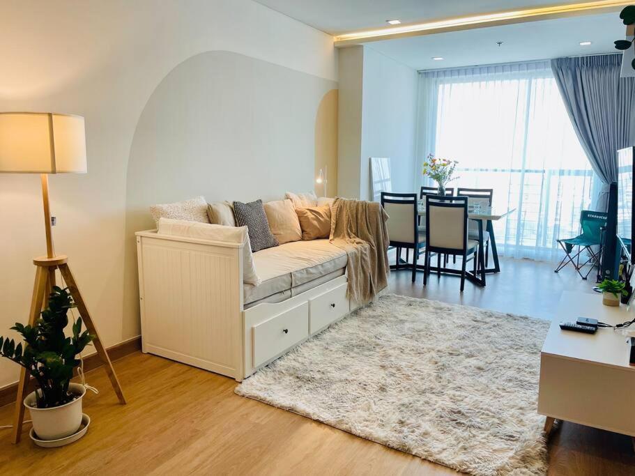 New Cozy 2bed 200m Bts Phrakhanong, 10min Thonglor Ekkamai Apartment Bangkok