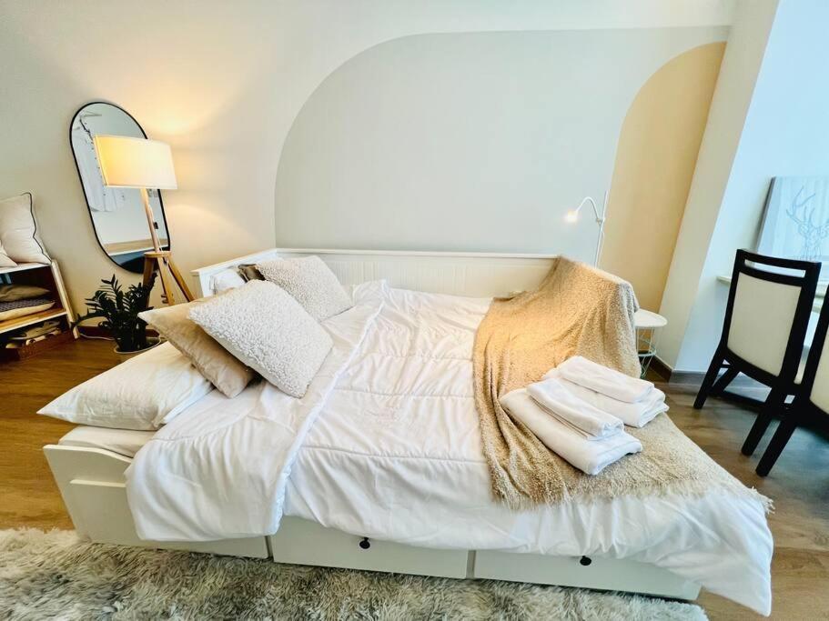 New Cozy 2bed 200m Bts Phrakhanong, 10min Thonglor Ekkamai Apartment