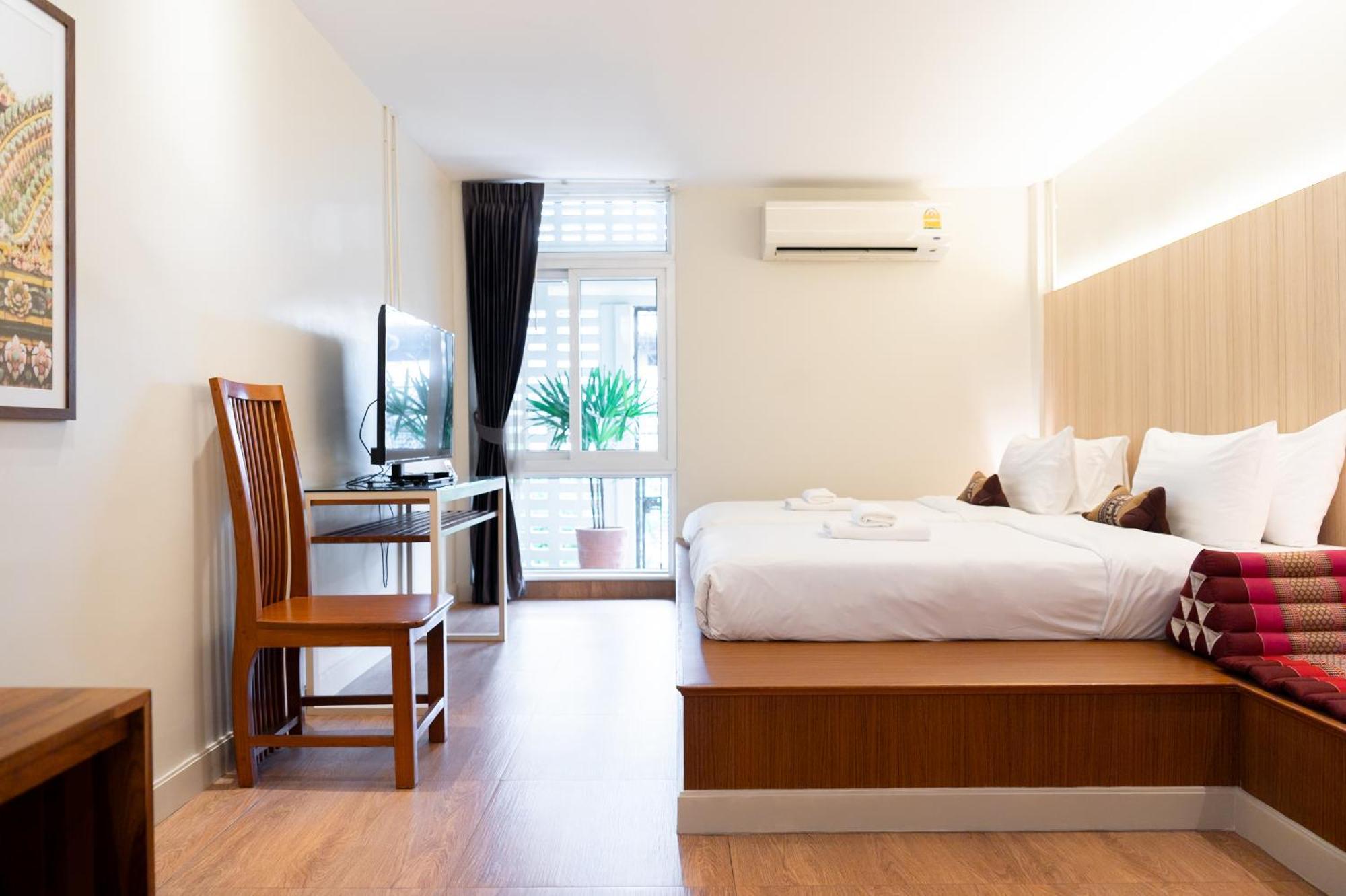Pillow Pillow House Near Bts Phromphong Station * Bangkok