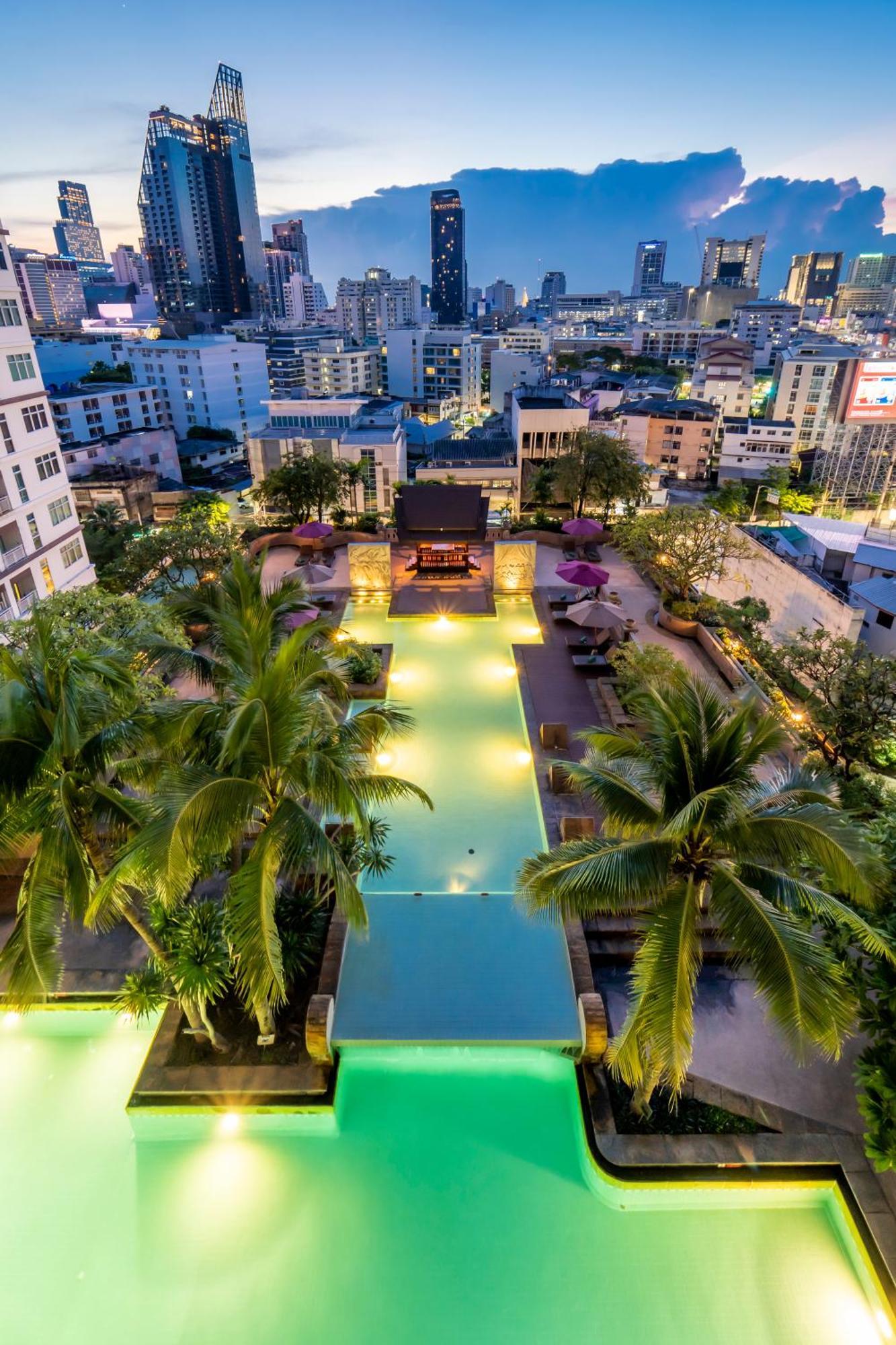 Century Park Hotell 4*