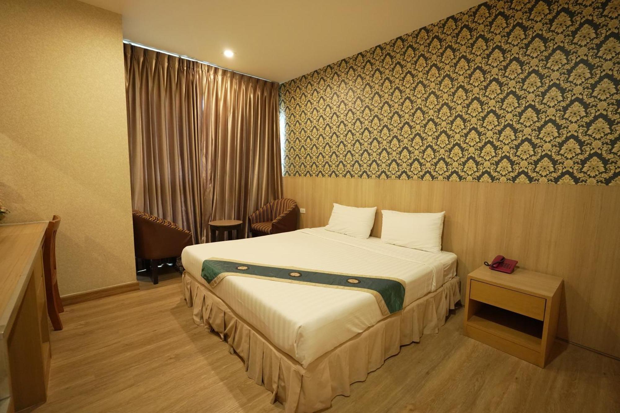 Three Seasons Hotel Bangkok