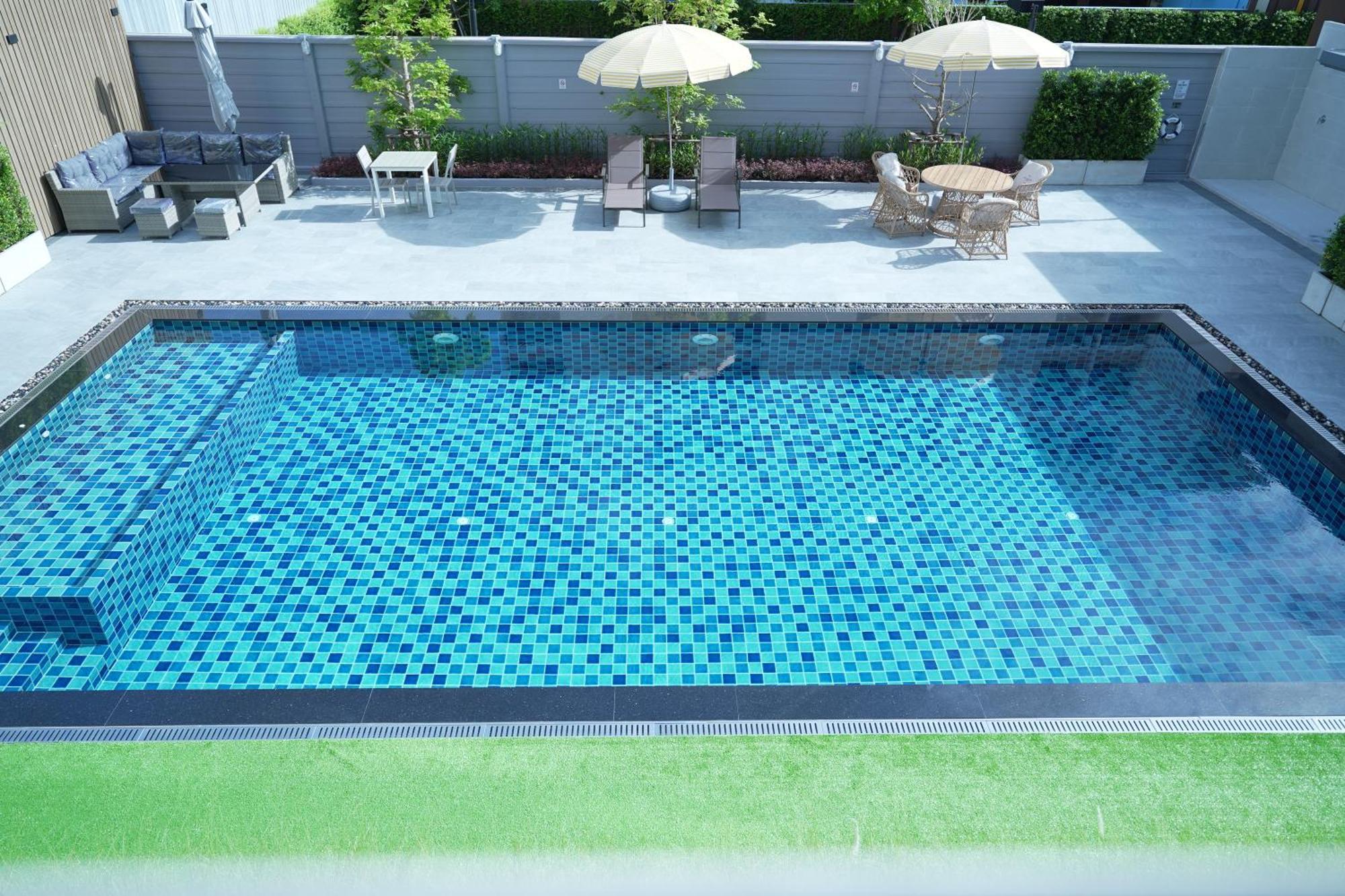 Three Seasons Hotel 5*