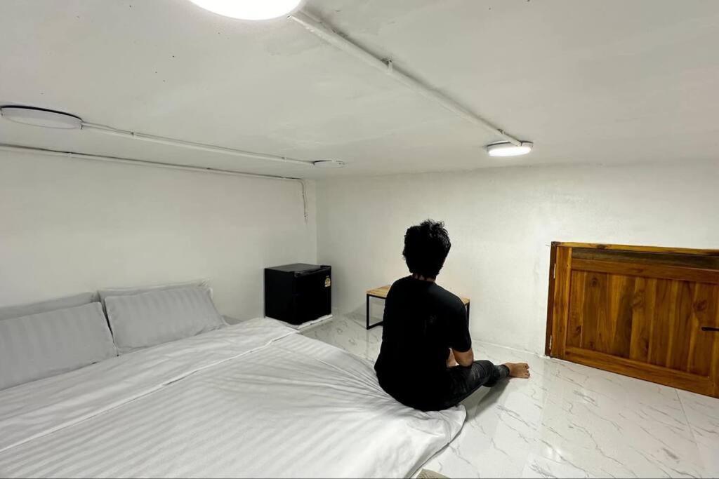 Megun Capsule 150 Cm Apartment Bangkok