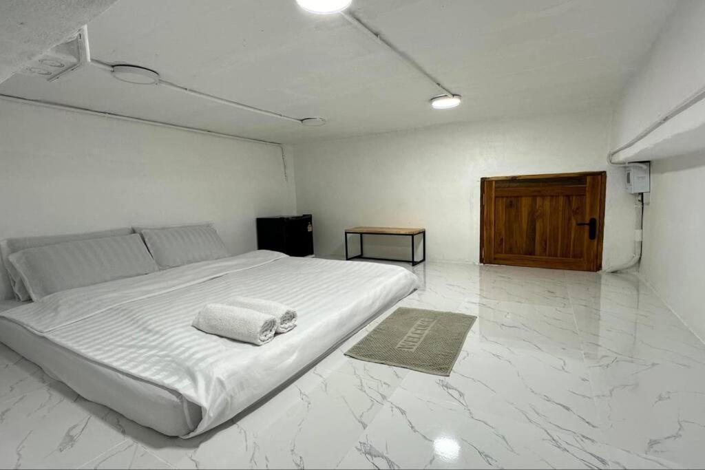 Apartment Megun Capsule 150 Cm Bangkok