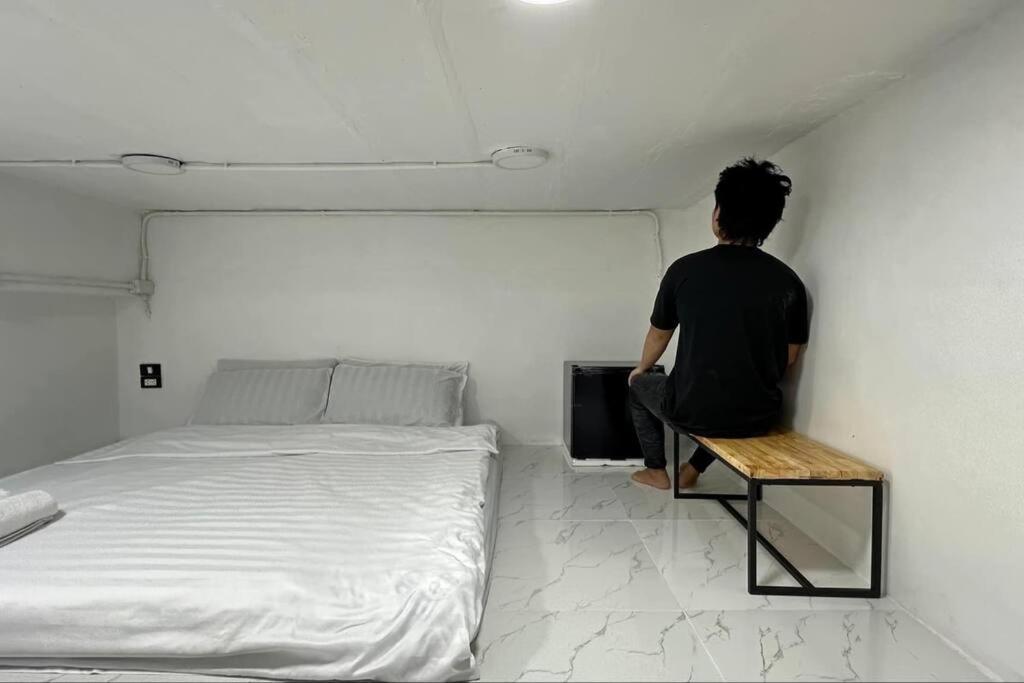 Megun Capsule 150 Cm Apartment Bangkok