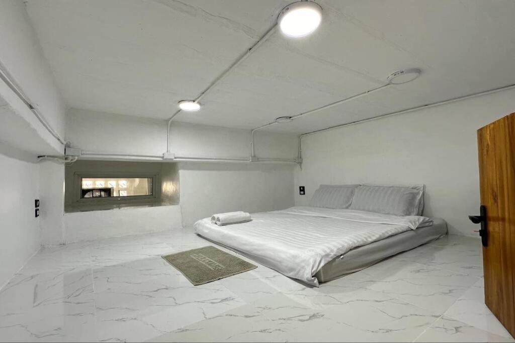 Megun Capsule 150 Cm Apartment Bangkok