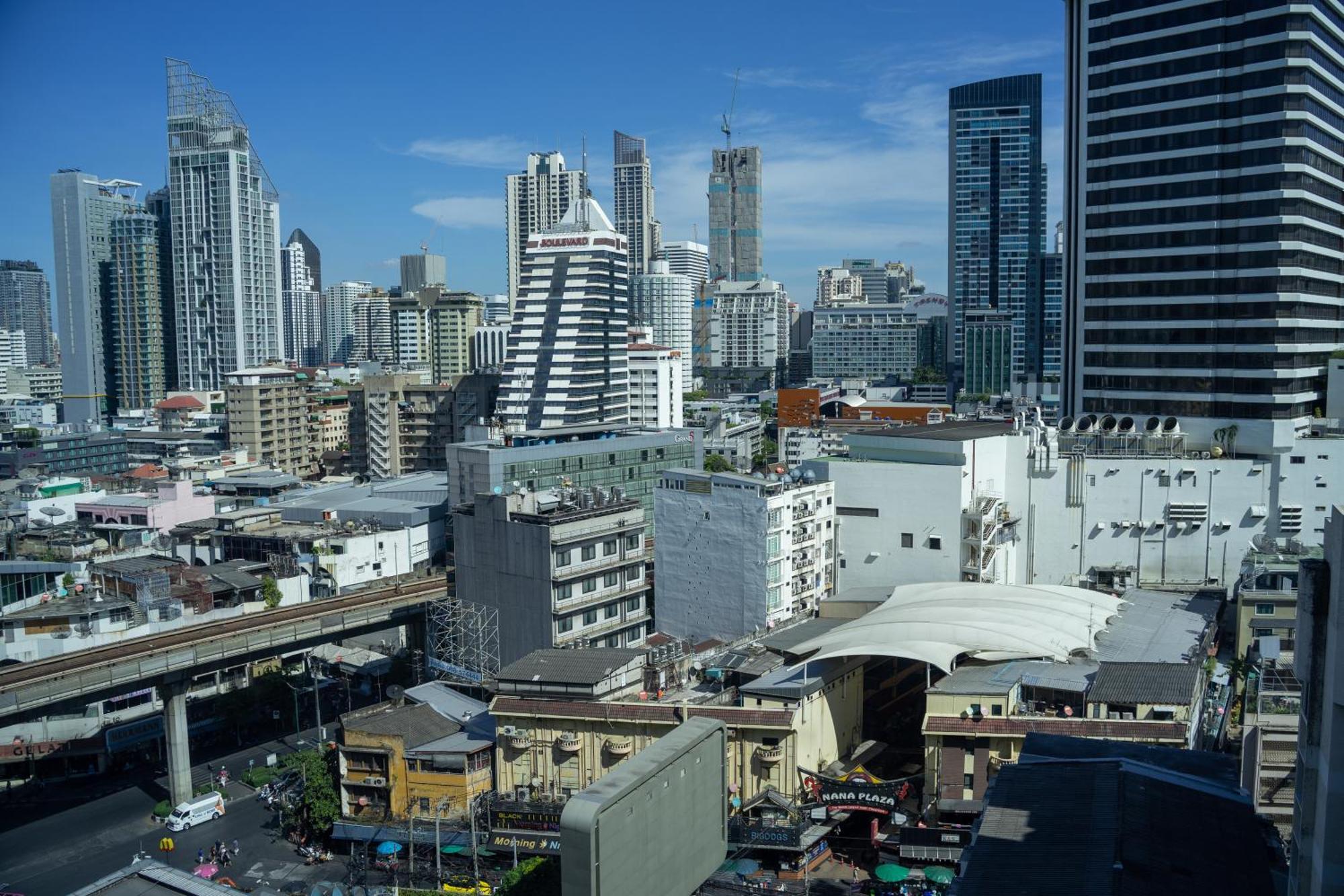 Solitaire Sukhumvit 11 Hotel
