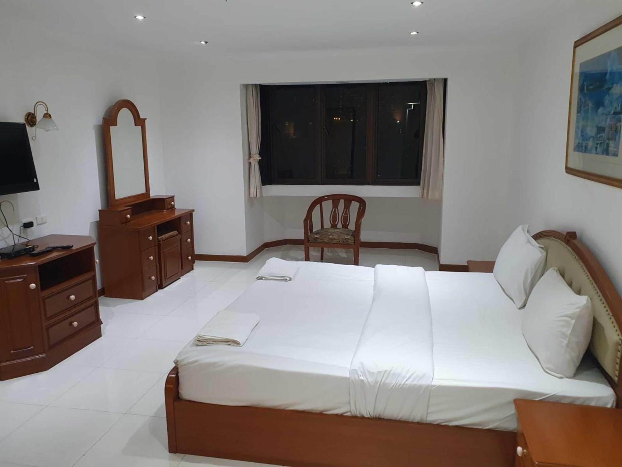 Omni Tower Sukhumvit Nana Direct Hotel