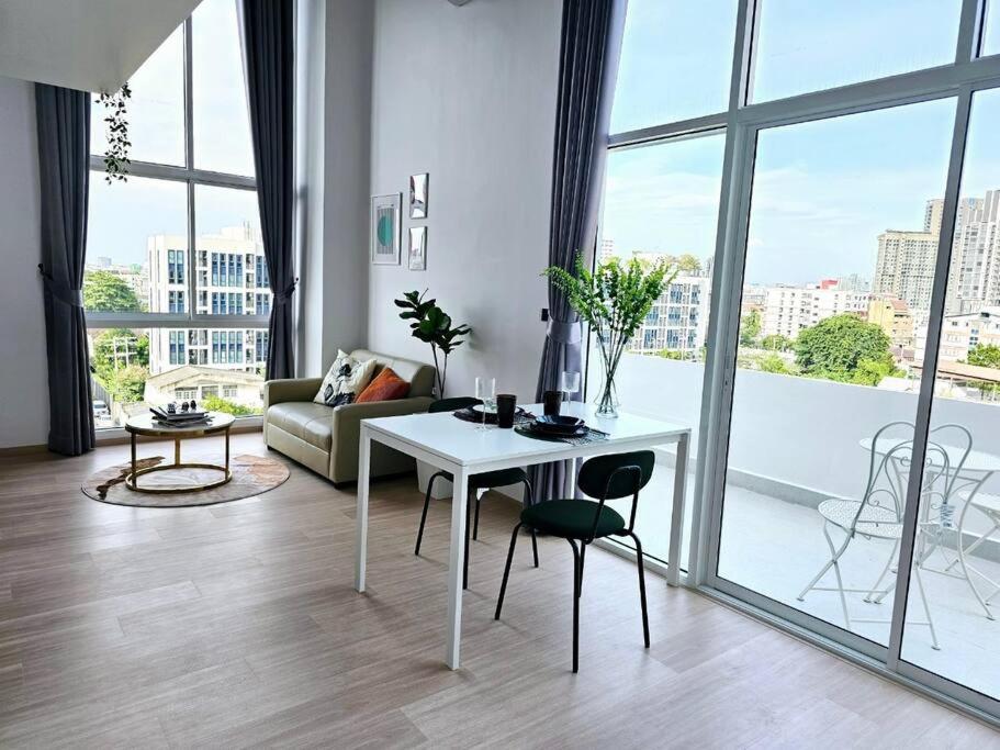 Midtown Duplex Ratchayothin 272 Banguecoque