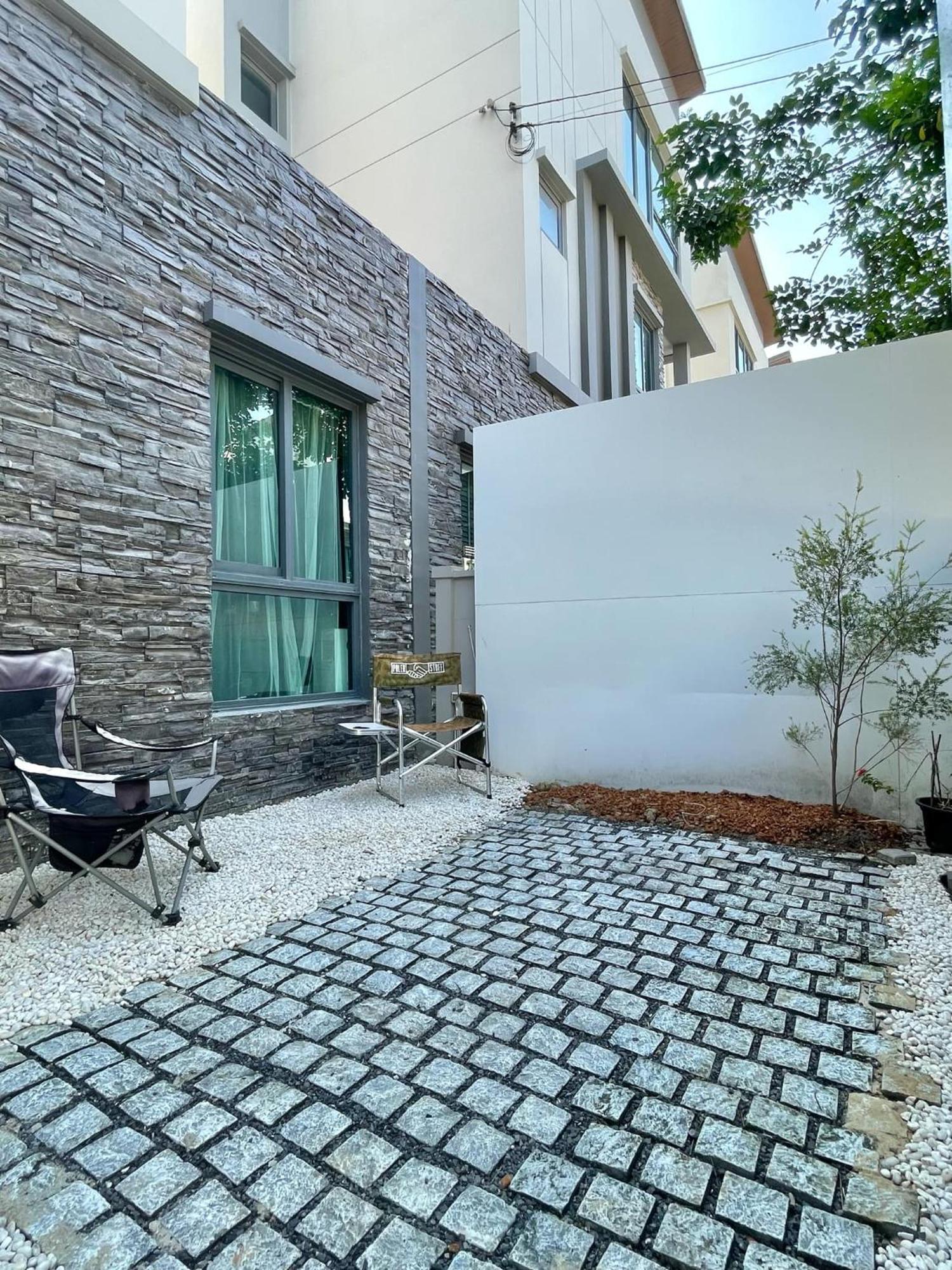 Nhà nghỉ Stylish2bd Pool&gym Near Airport *