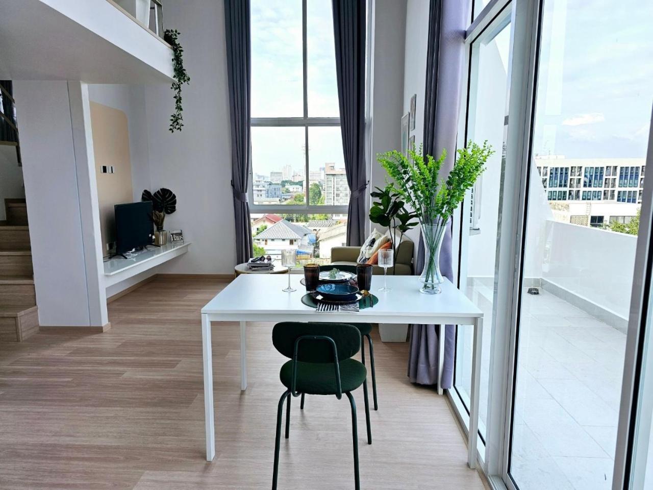 Midtown Duplex Ratchayothin Apartment *